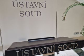 Na svém pozemku odstřihl chataře od vody i elektřiny. Obnovit vedení i studnu, nařídil mu soud - Novinky